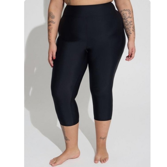 TORRID NWT High-Rise Pocket Capri Swim Legging - Picture 3 of 6